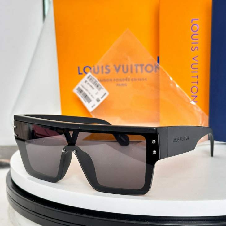 Picture of Louis Vuitton Sunglasses _SKUfw79398955fw